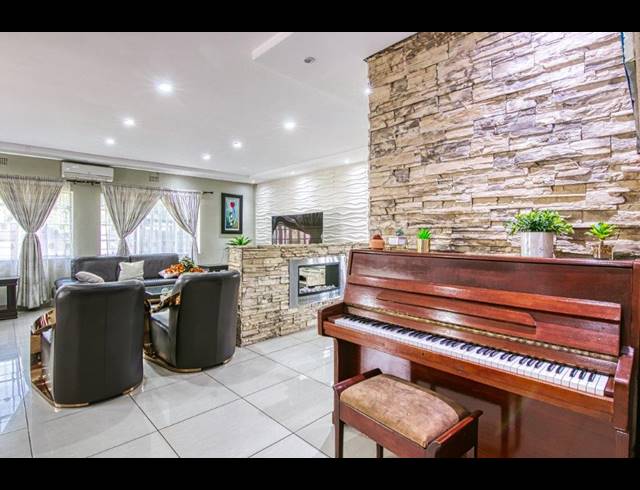 3 BEDROOM APARTMENT FOR SALE IN KENSINGTON B